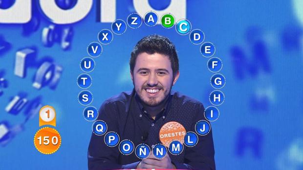Orestes intentando resolver el rosco final de «Pasapalabra»