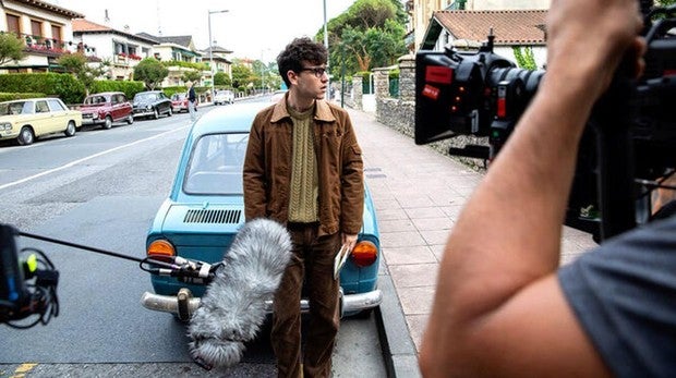 Àlex Monner en el rodaje de «La línea invisible»