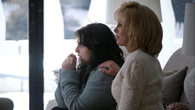 Mirta Sorvino, con Beaney Feldstein, madre e hija en 'El caso Lewinsky'