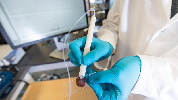 La mayoría de los pacientes diagósticados de cáncer se ven abocados a pasar por el quirófano