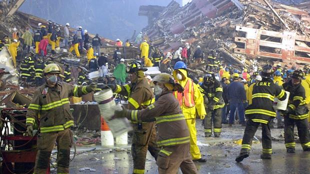 Bomberos trabajando