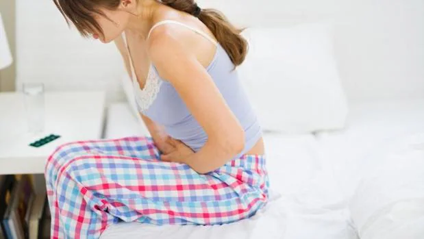 Algunos síntomas del cáncer de páncreas son las digestiones pesadas, el dolor abdominal originado en la zona del estómago e irradiado hacia la espalda o bien en forma de cinturón hacia los lados