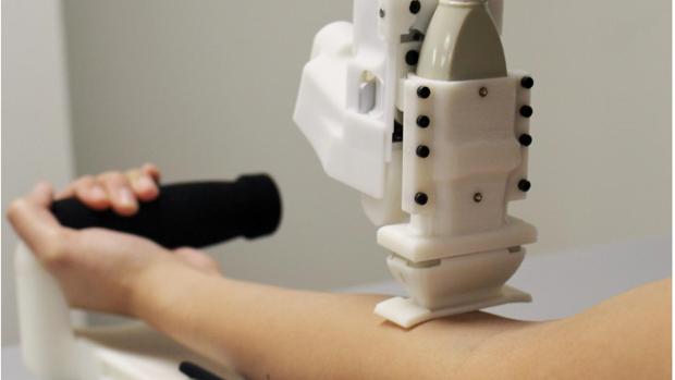 El dispositivo automatizado de extracción y análisis de sangre