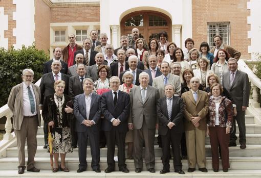 El catedrático de Derecho Mercantil con su equipo de trabajo cuando era comisario de la Expo 92