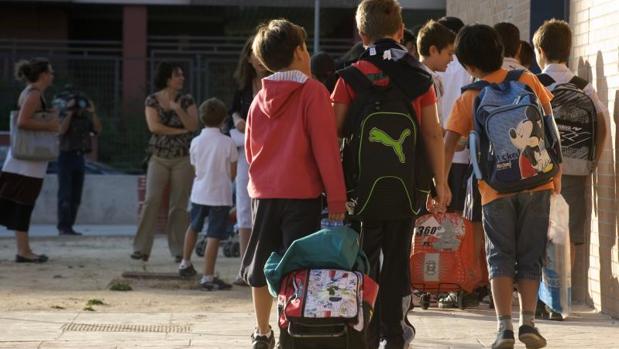 Los alumnos cántabros tendrán vacaciones cada dos meses