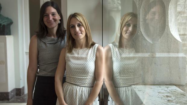 Irene Hierro (i) y Belén Fernández, en representación a la Fundación Obra San Martín