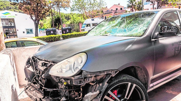 Coche con el que una joven arrolló a los nueve ciclistas en Mallorca