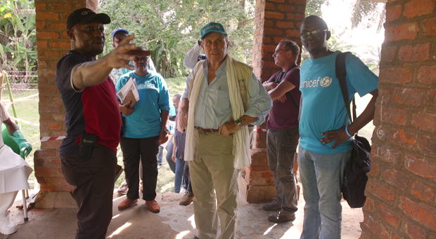 En el centro, Gianfranco Rotigliano, represenante en