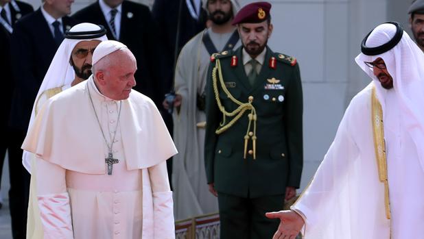 Francisco a su llegada al aeropuerto de Abu Dabi