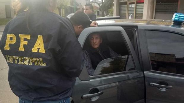 Agentes de Interpol en una detención