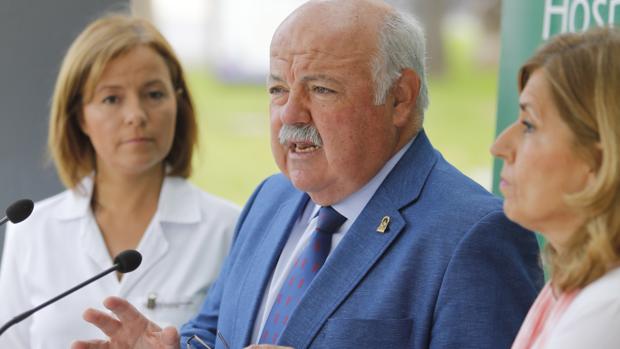 El consejero de Salud y Familias, Jesús Aguirre