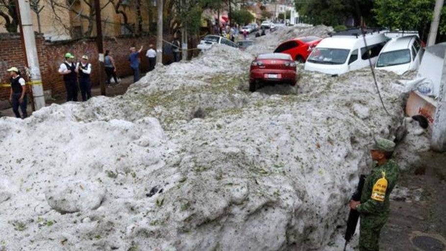 Una Fuerte Granizada Cubre De Hielo La Ciudad Mexicana De Guadalajara