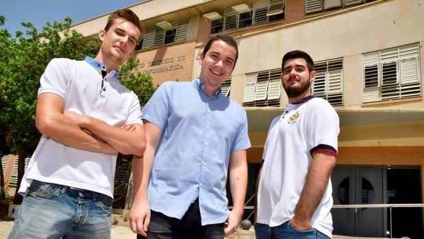 Antonio Daniel Guerrero, Aidas Dackus y Alejandro Pino, estudiantes de la Universidad de Almeria