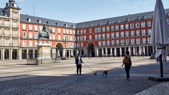 Así estaba la Plaza Mayor de Madrid, esta mañana, tras la declaración del estado de alarma