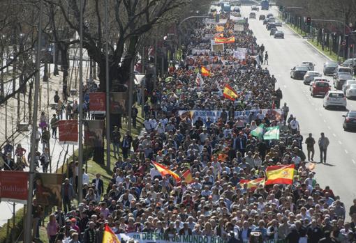 Hunters, fishermen and gatherers protest held in Madrid two years ago.  The hunting world wants to return to the streets to stop the decline of its rights