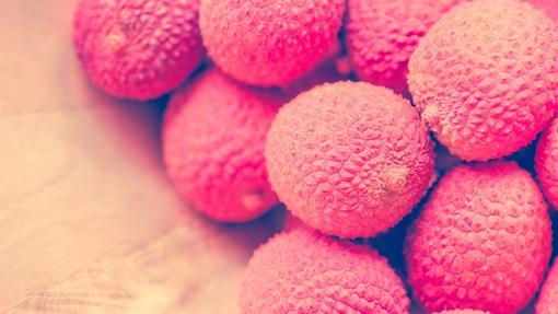 Litchis, bajo su cáscara rosa de púas se encuentra el sabor más intenso