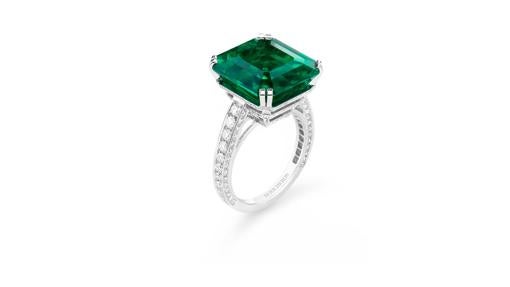 Anillo 26 Vendôme con esmeralda talla Colombia
