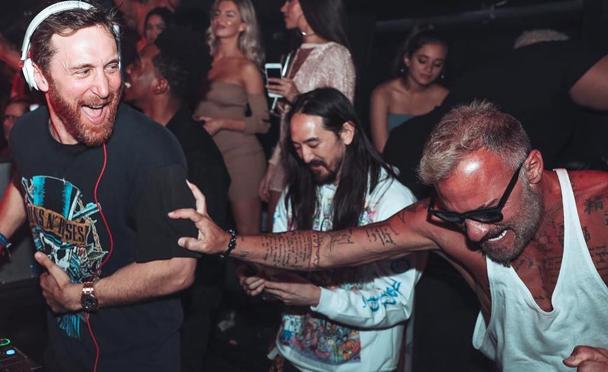 En la imagen, pinchado junto a David Guetta y Steve Aoki