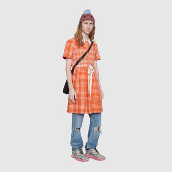 Gucci desata la polémica con un vestido para hombre de 1.900 euros