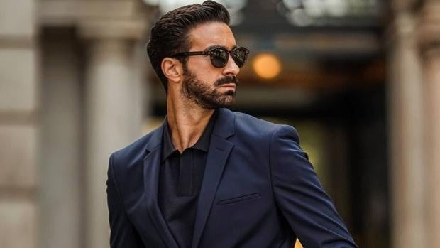 Por qué deberías tener siempre un traje azul en el armario