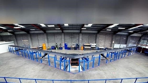 Detalle del prototipo de Aquila, el dron de Facebook para llevar internet