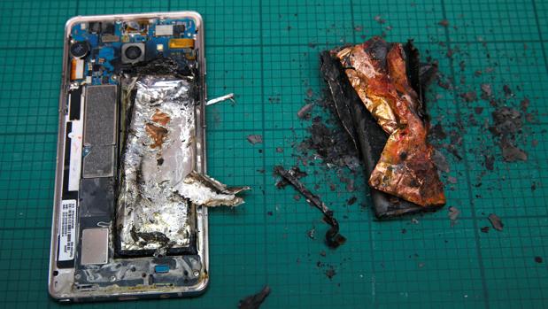 Detalle del estado en que quedó un Note 7 que se incendió