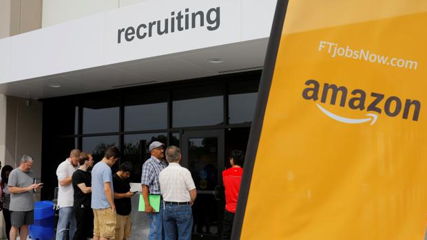 Candidatos a trabajar en Amazon en Massachusetts durante el «Amazon Jobs Day»