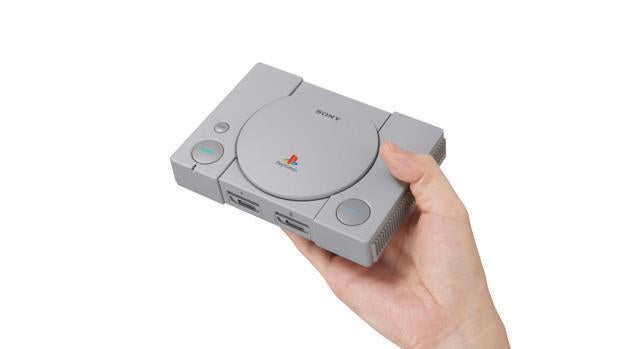 Detalle de la consola mini de Sony, la PlayStation
