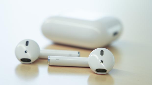 Detalle de los nuevos AirPods 2
