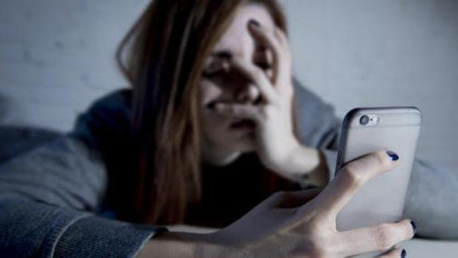 Ciberacoso y pornografía: estas son las principales preocupaciones de los padres españoles