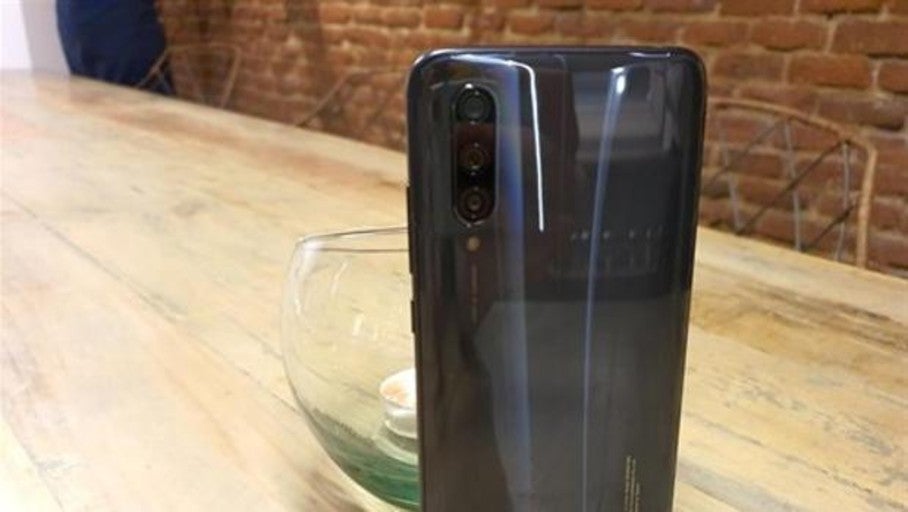 La familia Mi 9 de Xiaomi se amplía con un modelo Lite con pantalla AMOLED