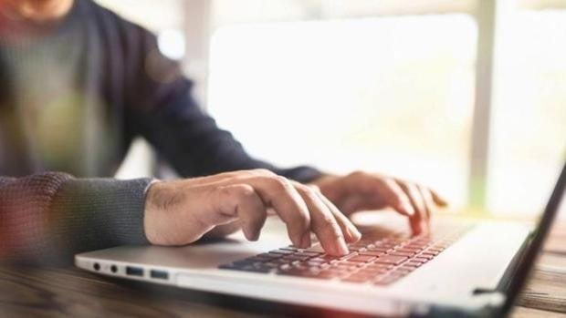 Cómo desaparecer de Internet: trucos para eliminar las cuentas de las que te acuerdas (y de las que no)