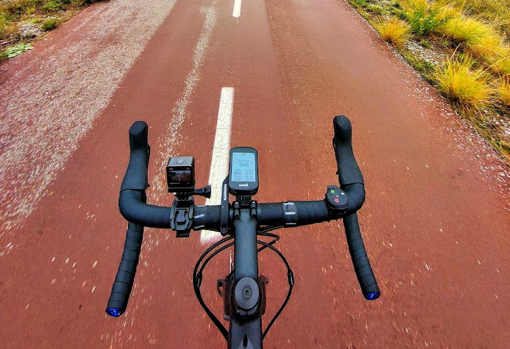La DJI Action 2 sobre el manillar de la bici