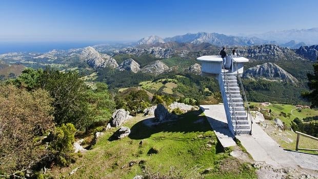El Mirador del Fito, con el espectáculo de los Picos de Europa como telón de fondo
