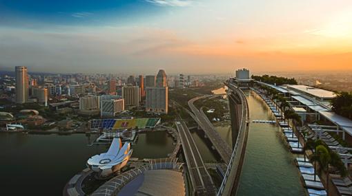 Nadar en la piscina infinita más larga del mundo