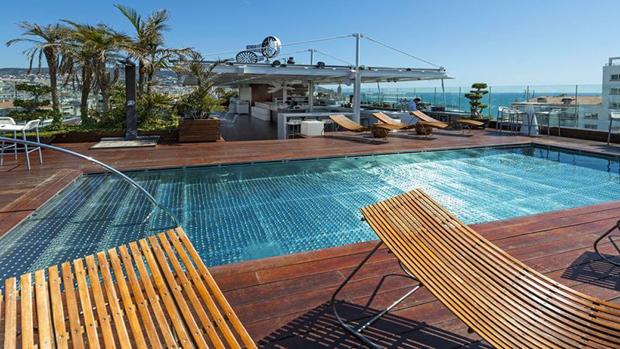 Piscina en la azotea del MiM Sitges
