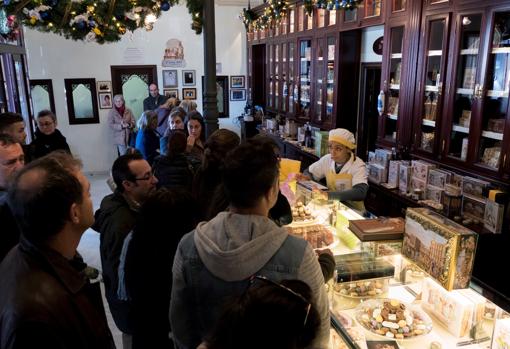 Un comercio de Estepa, lleno a rebosar en diciembre