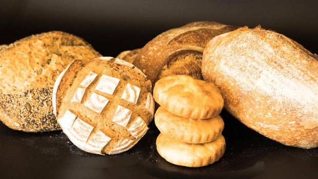 Fotografía facilitada por el restaurante Cenador de Amós, con dos estrellas Michelin en Cantabria, que cuenta con su propia panadería y un bufet de panes para acompañar sus distintos platos.