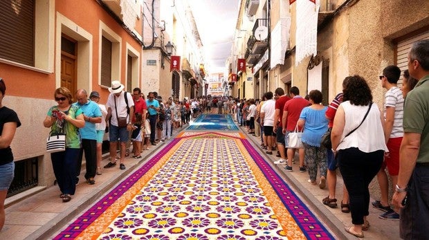 Alfombra de serrín en Elche de la Sierra, Albacete