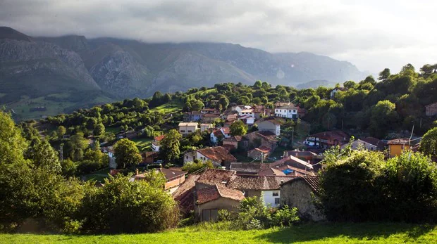 Resultado de imagen de pueblo ejemplar asturias 2019