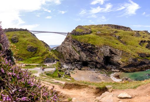 Puente del castillo de Tintagel, en el norte de Cornualles