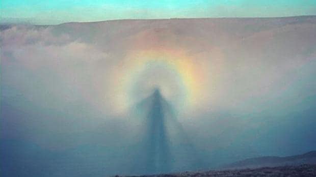 El inquietante fenómeno del ángel sobre la montaña en un parque nacional de Inglaterra
