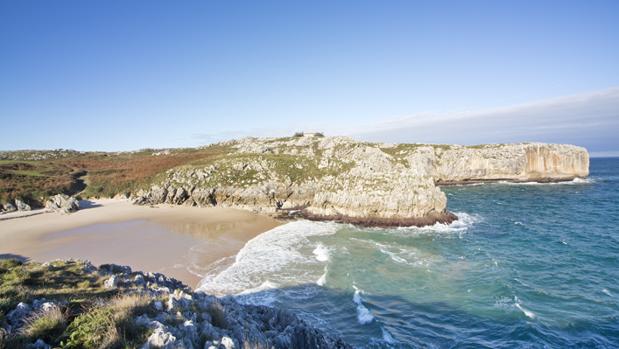 La playa asturiana de San Antonio de Mar, elegida la mejor de España