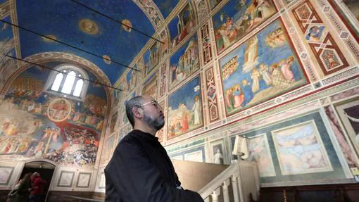 Visitors to the Scrovegni Chapel admire Giotto's frescoes